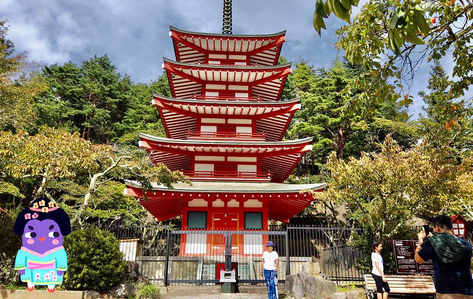 templo en el monte fuji